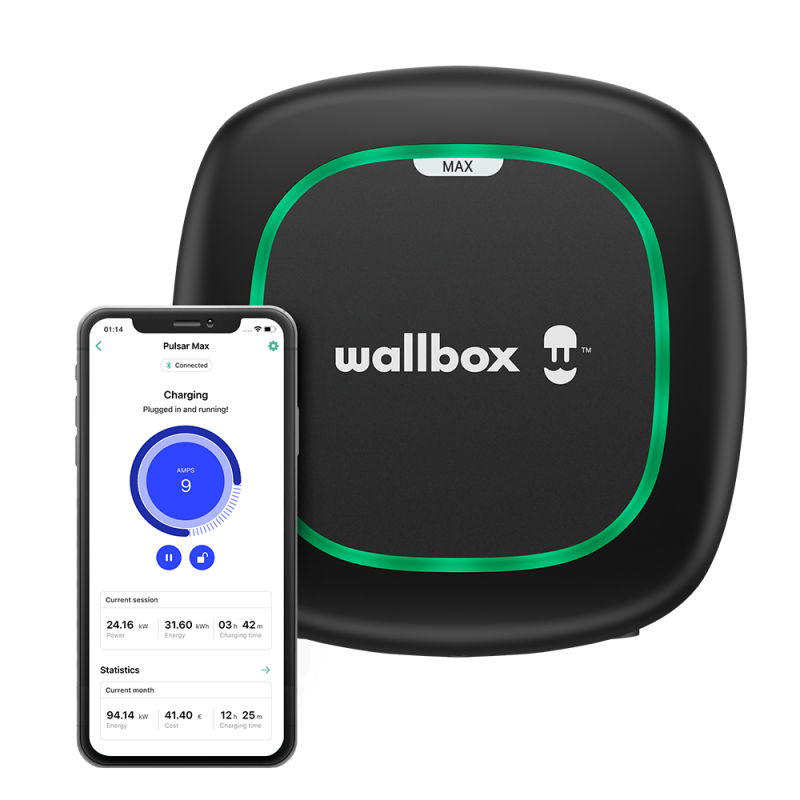 Wallbox Pulsar Max à côté d’un téléphone affichant l’application de contrôle de la recharge.