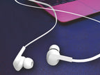 White Techancy TD8022 wired 3.5 mm earphones with microphone